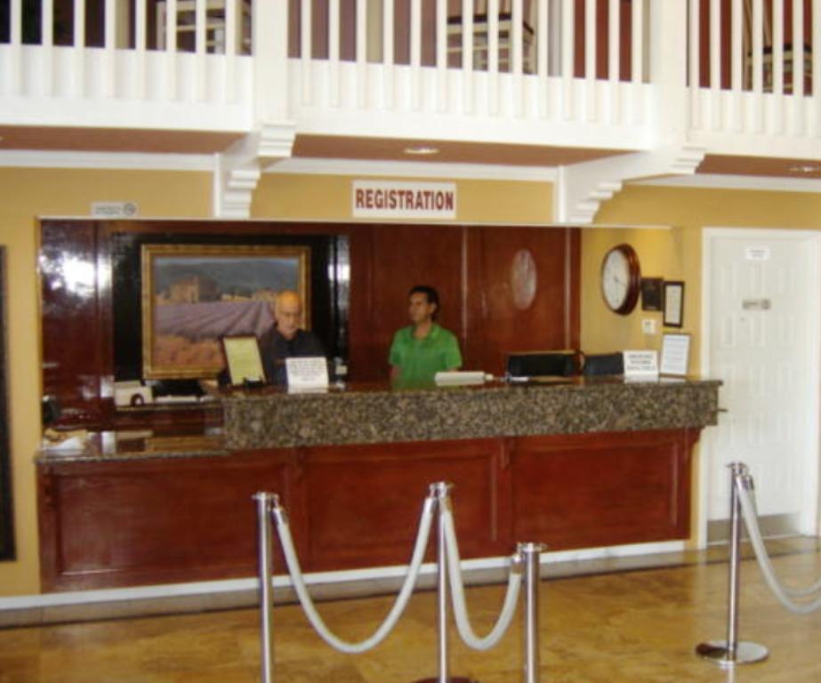 Courtyard Inn ノース・ハイランズ エクステリア 写真