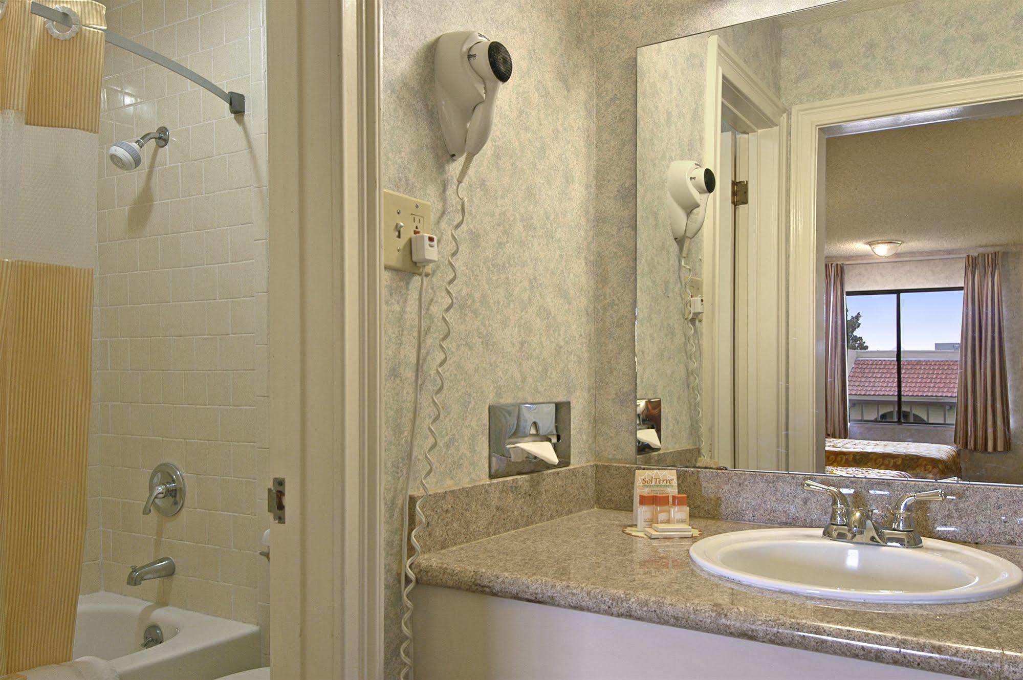 Courtyard Inn ノース・ハイランズ 部屋 写真